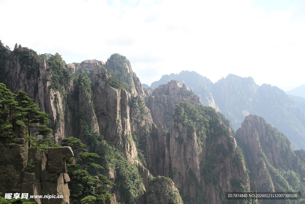 壮丽黄山奇峰景观
