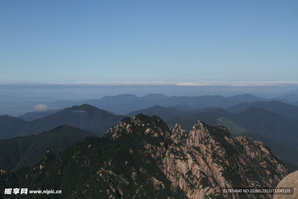 高山壮丽景致俯瞰