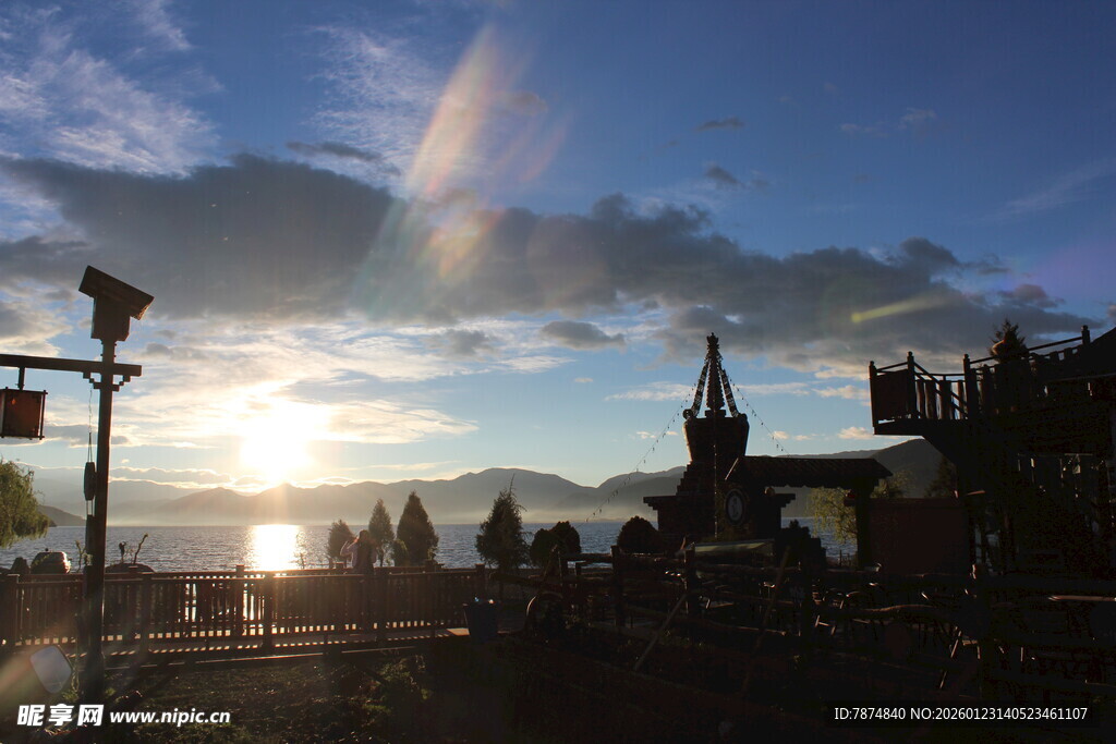 夕阳下的城堡美景
