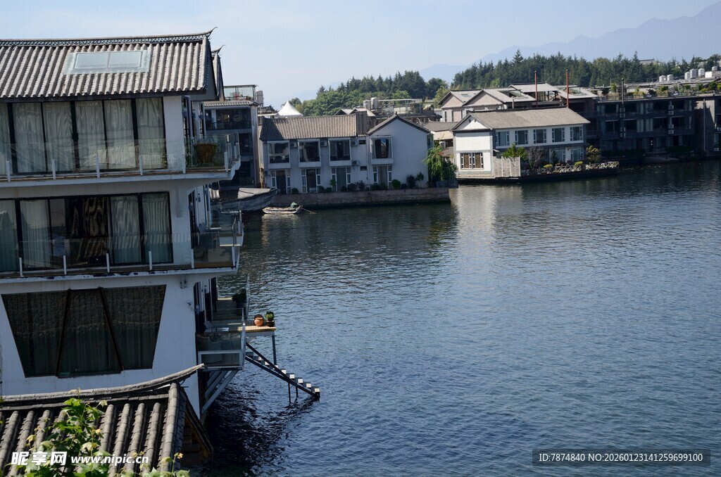 临水而建的特色民居景观