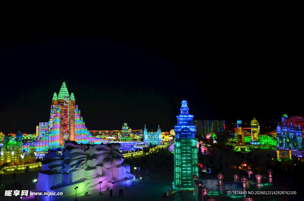 梦幻灯光秀下的璀璨城堡