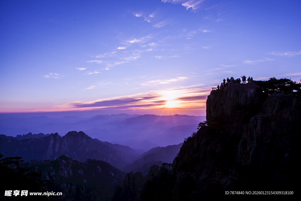 山顶观绝美日出景色