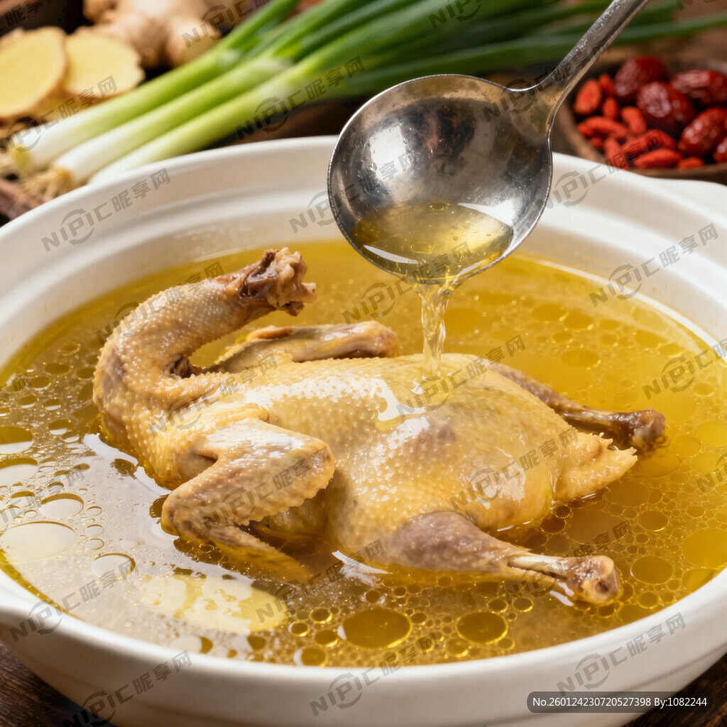 清炖整只鸡鸡汤 有勺子