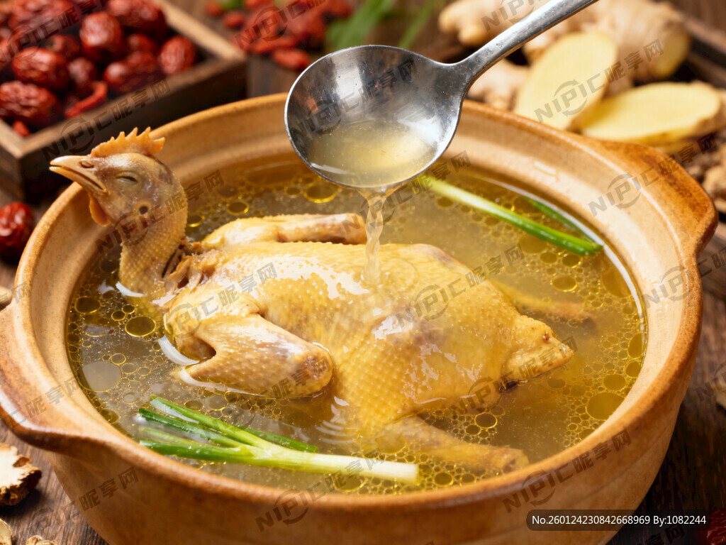 清炖 整只鸡 鸡汤 有勺子