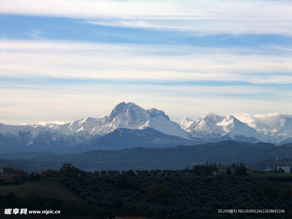 壮丽雪山远景