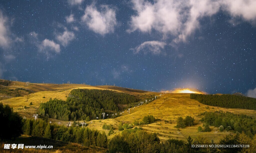山间美景 阳光穿透云层