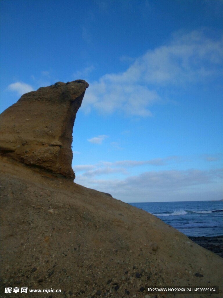 海边独特造型的岩石景观