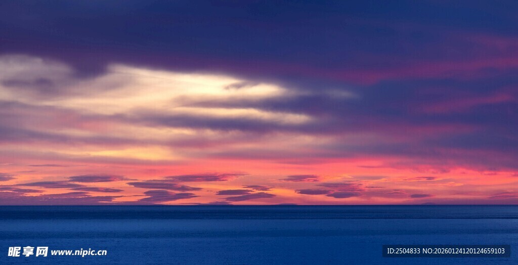 绚丽海上晚霞美景