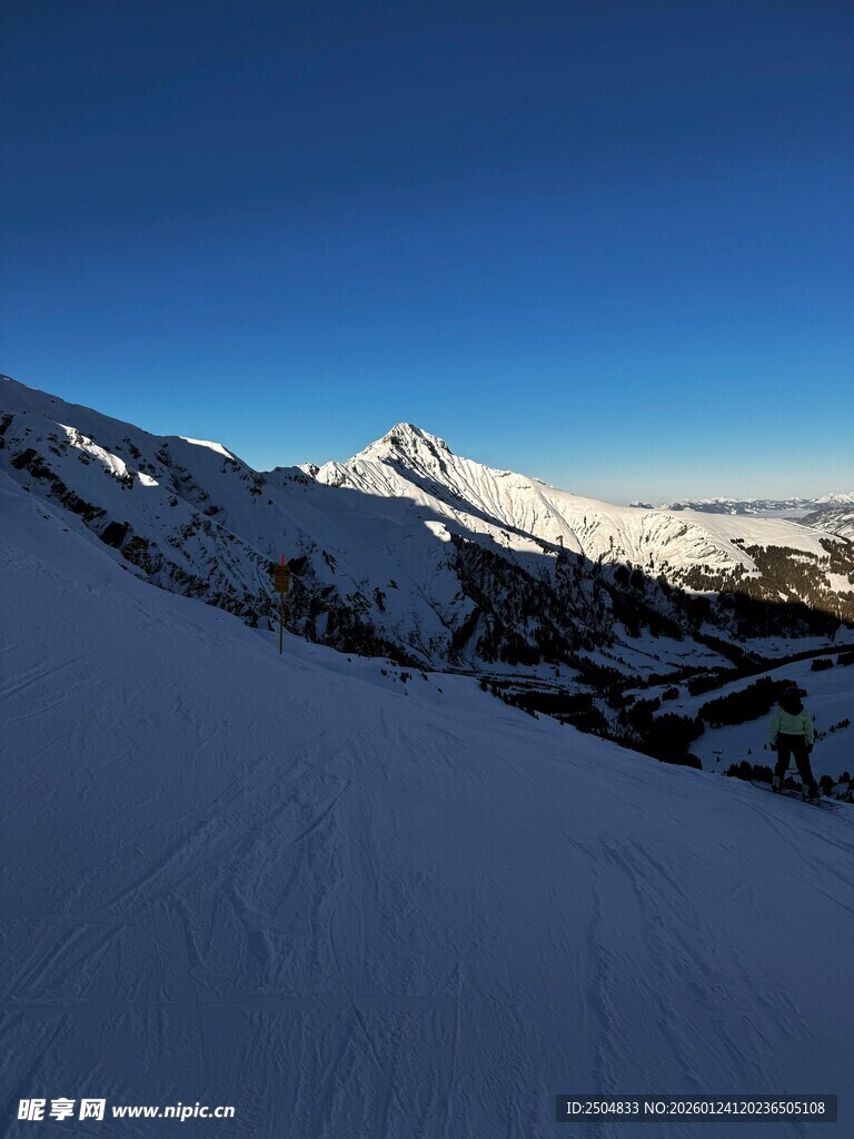 雪山雪景壮丽冬日风光