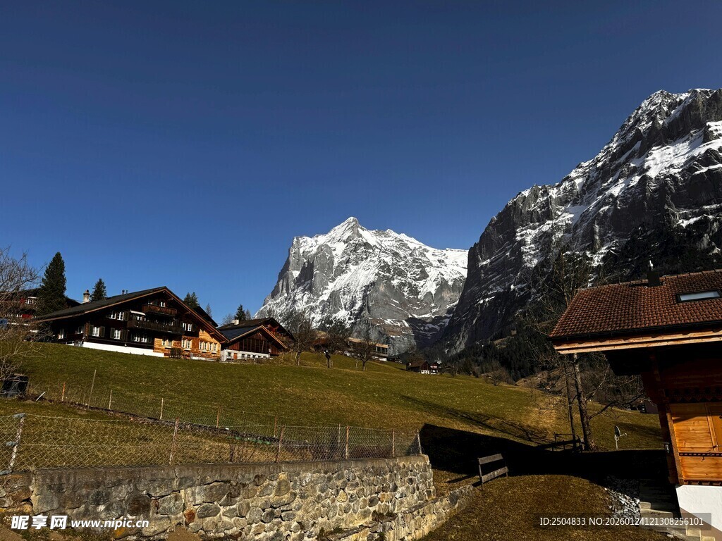 阿尔卑斯山畔美丽 居
