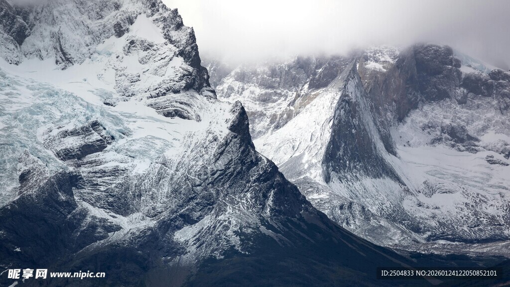 壮丽雪山景观