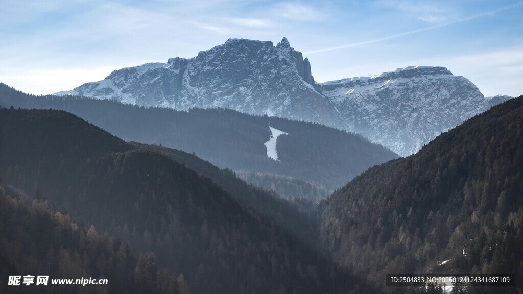 壮丽山景 山谷间的自然风光