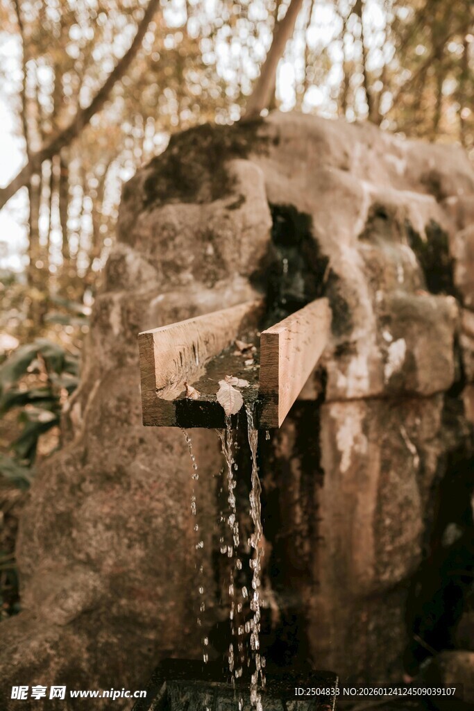 自然石砌流水景观