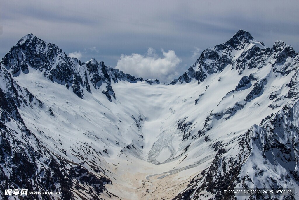 壮丽雪山景观