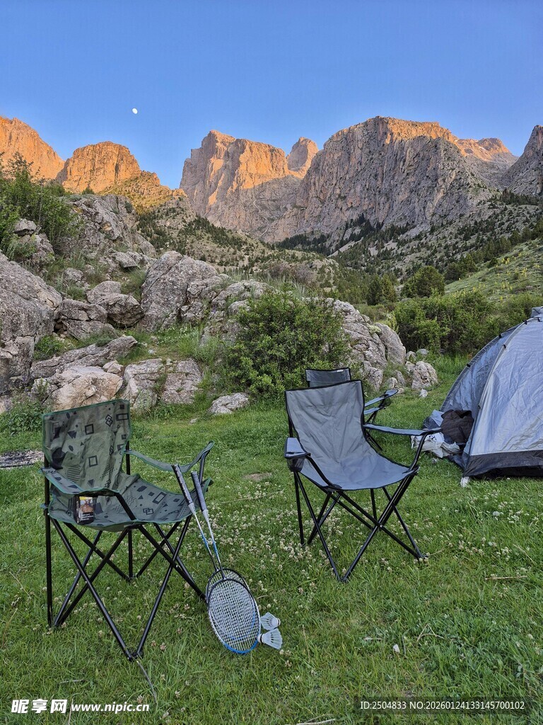 山间露营 惬意户外时光