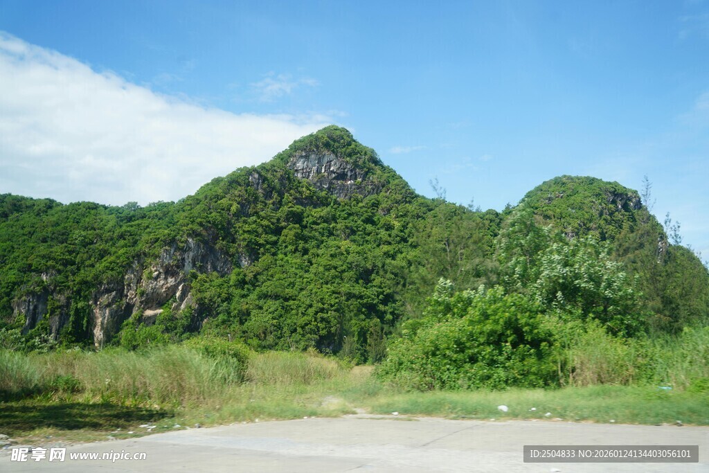 青山绿野间的自然美景