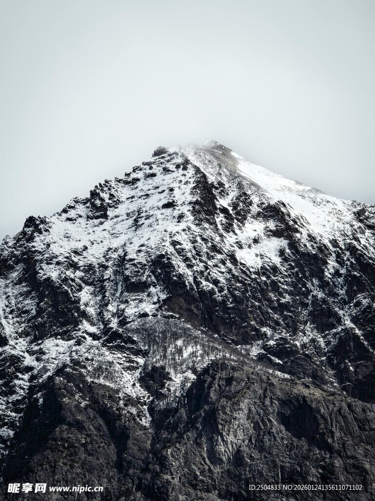 巍峨雪山