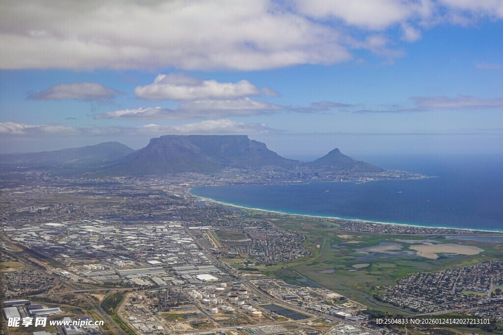 俯瞰美丽海滨城市风光
