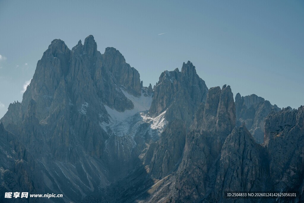 巍峨壮丽的高山景观