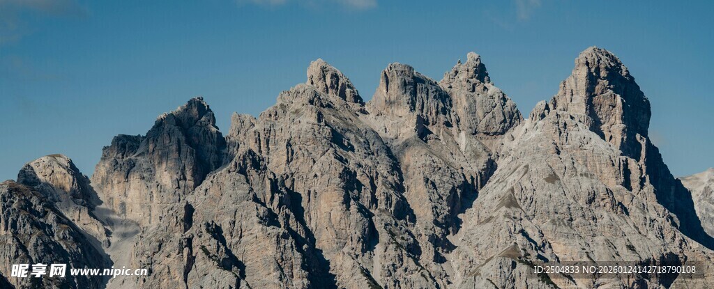 巍峨壮丽的高山景观
