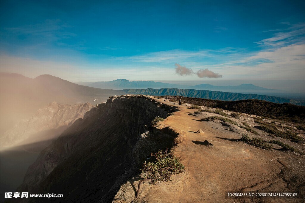 壮丽山间小道风景