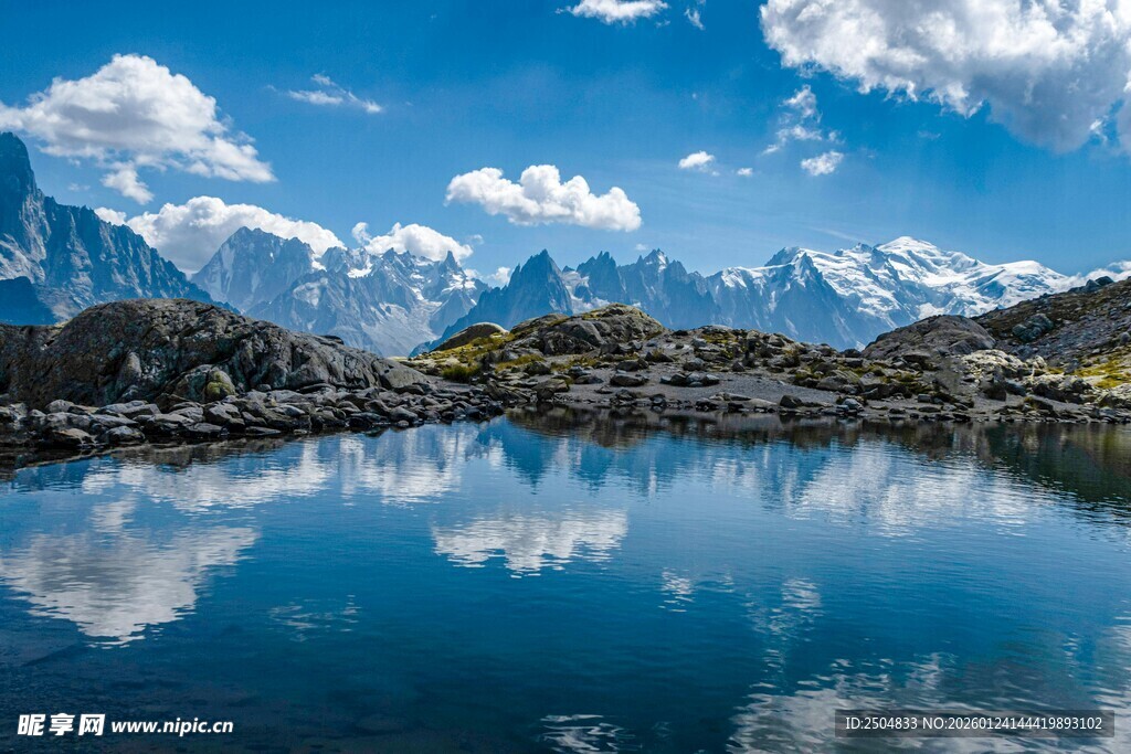 雪山湖泊绝美自然风光