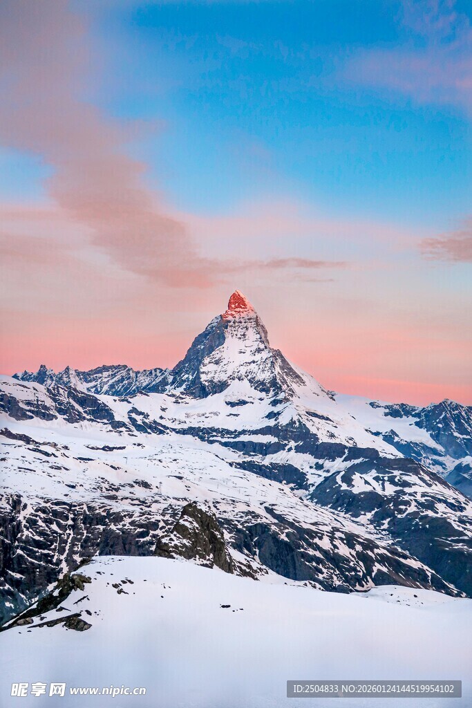 马特洪峰的壮丽雪山景观