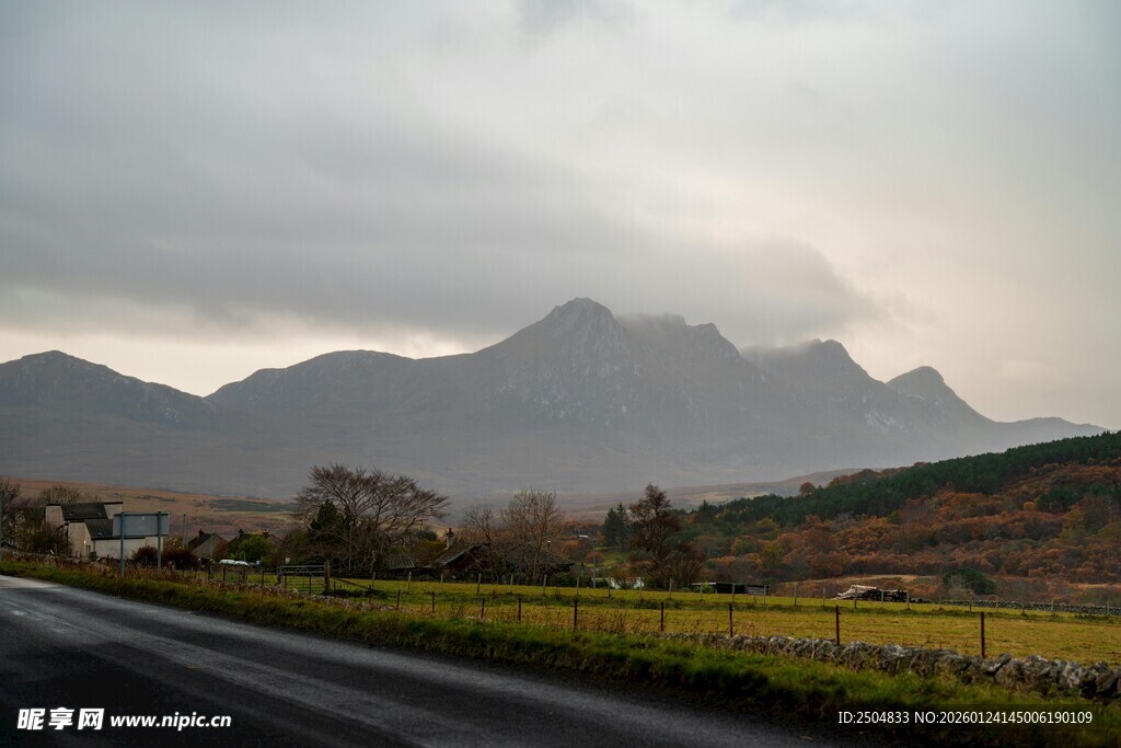 山间公路 自然风光如画