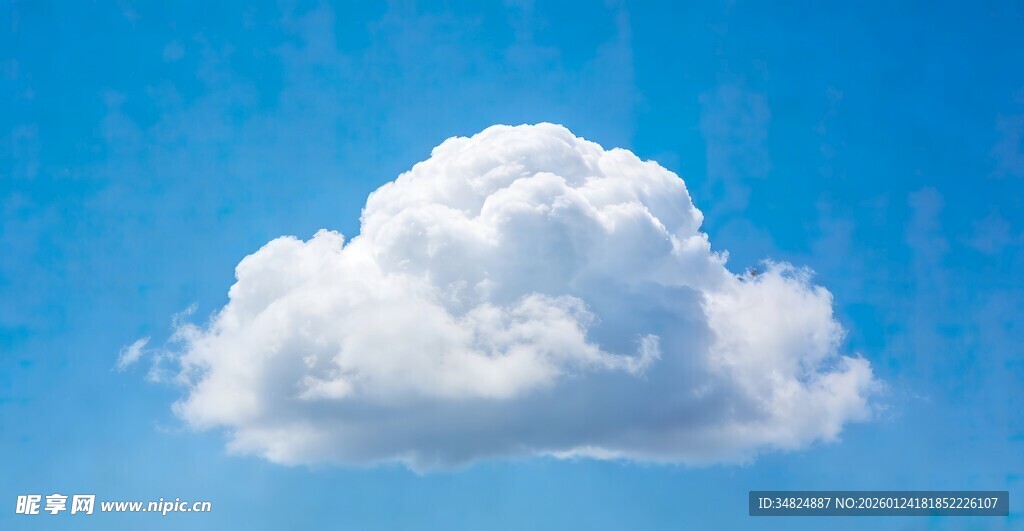 蓝天下的蓬松白云