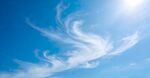蓝天下的飘逸白云