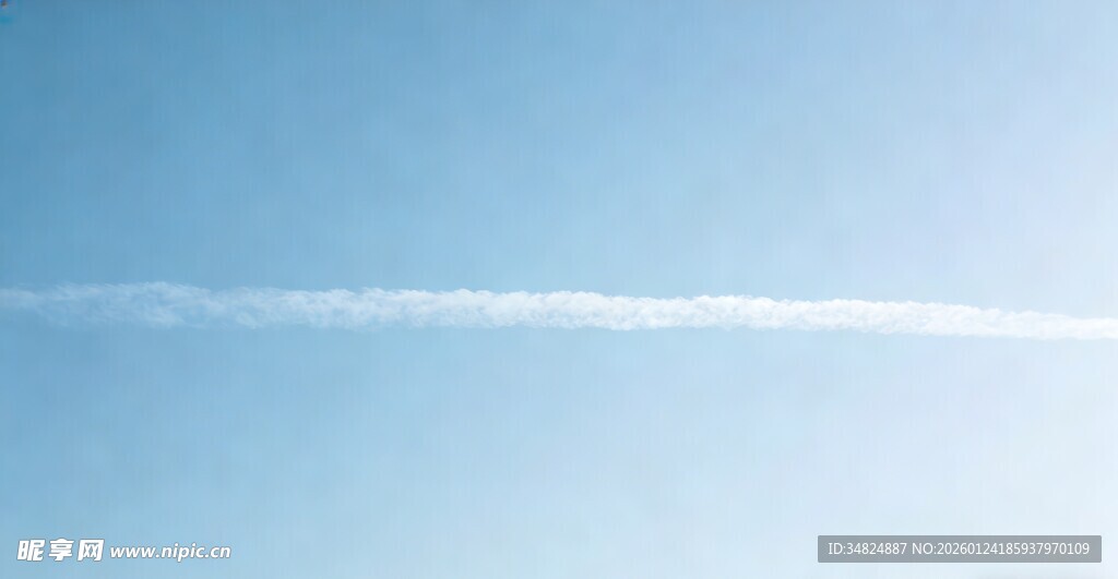 蓝天中的飞机尾迹