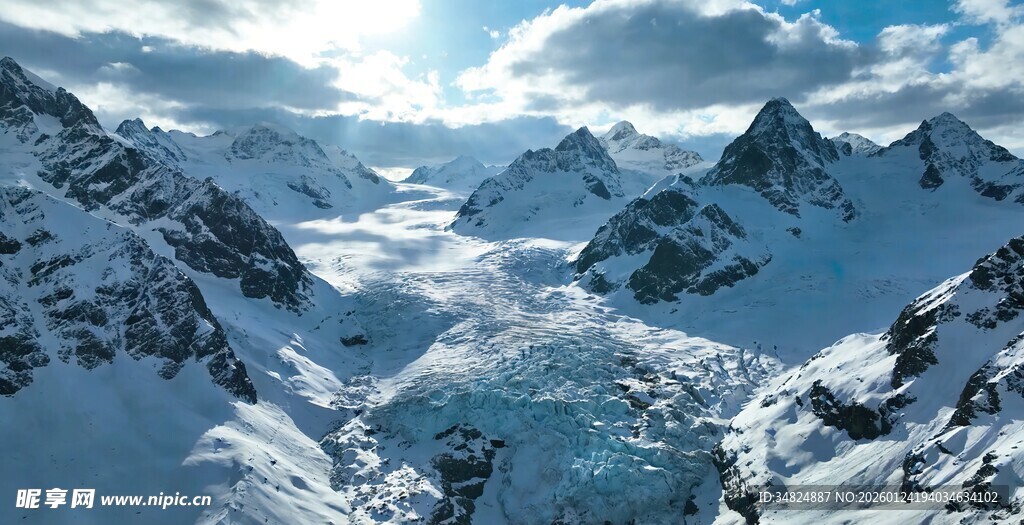壮丽雪山景观