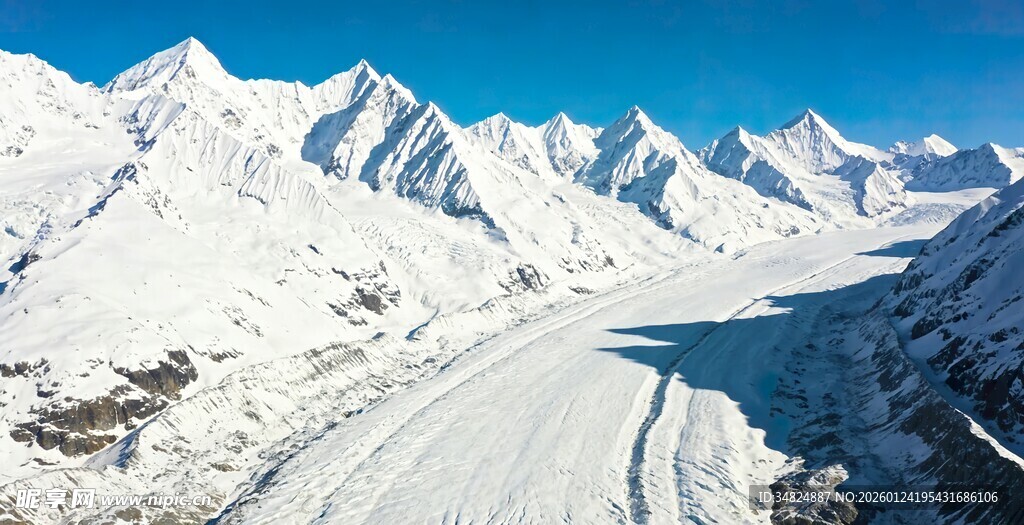 壮丽雪山景观
