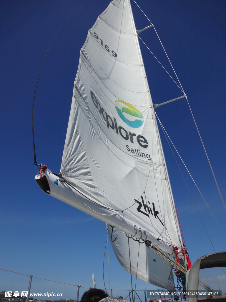 海上帆船竞技画面