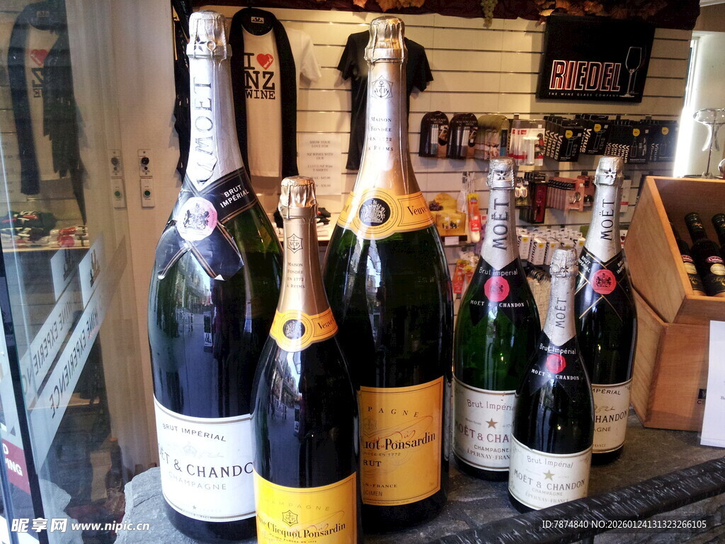 多样香槟酒瓶展示