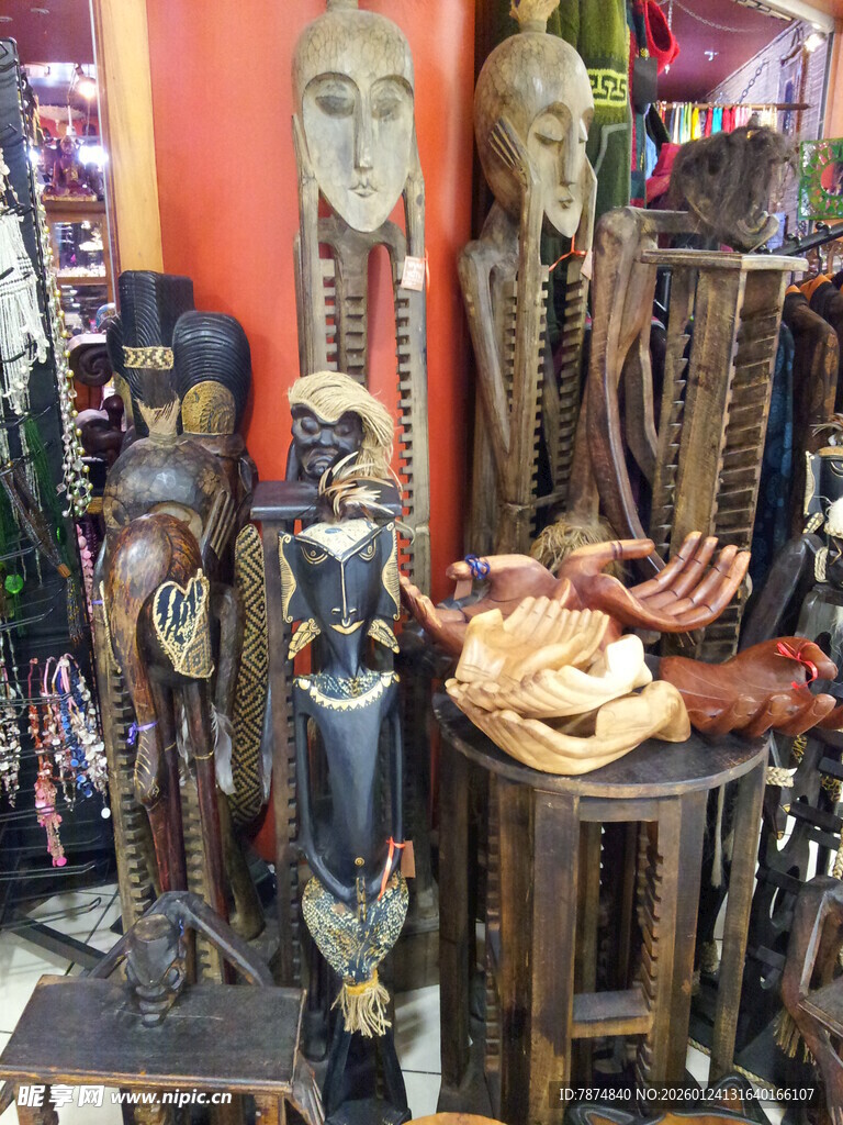 非洲特色手工艺品展示