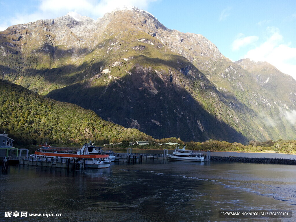 峡湾山水间的美丽景致