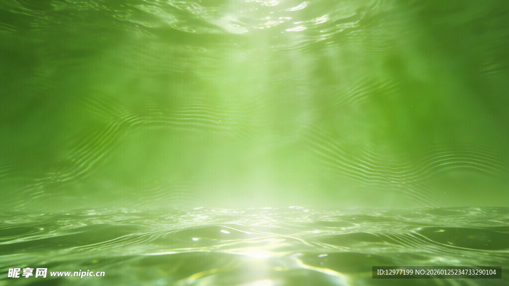 绿光森林中的神秘光线