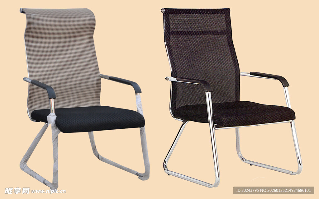 两把简约现代风格休闲椅