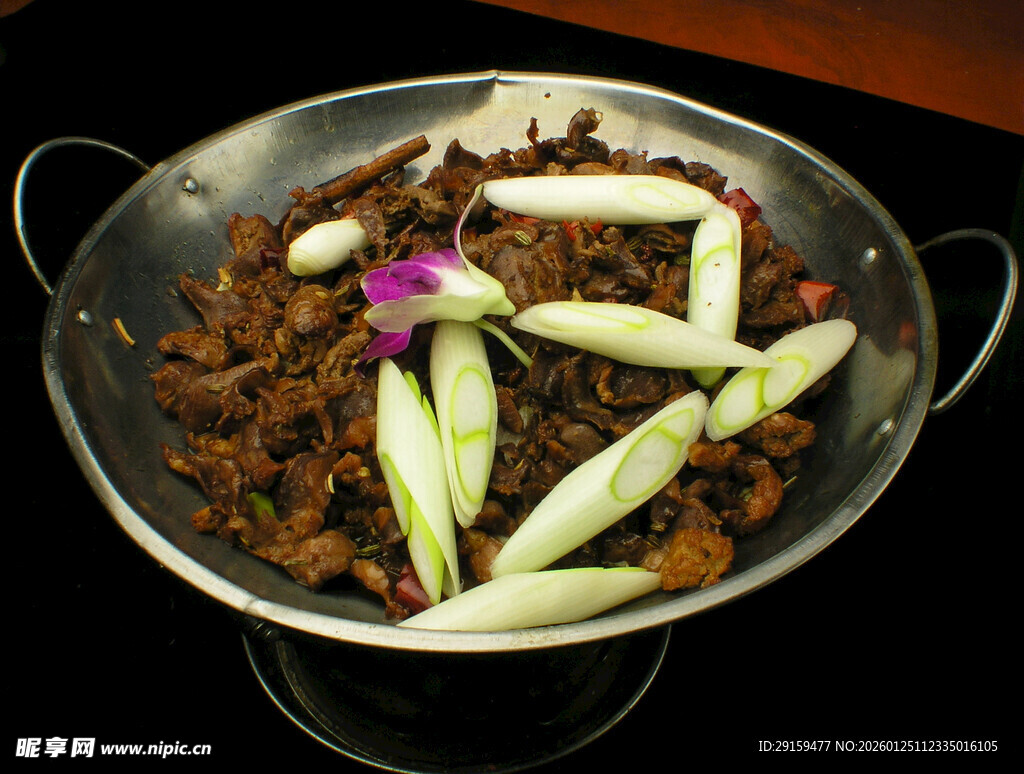 美味干锅牛肉菜品展示