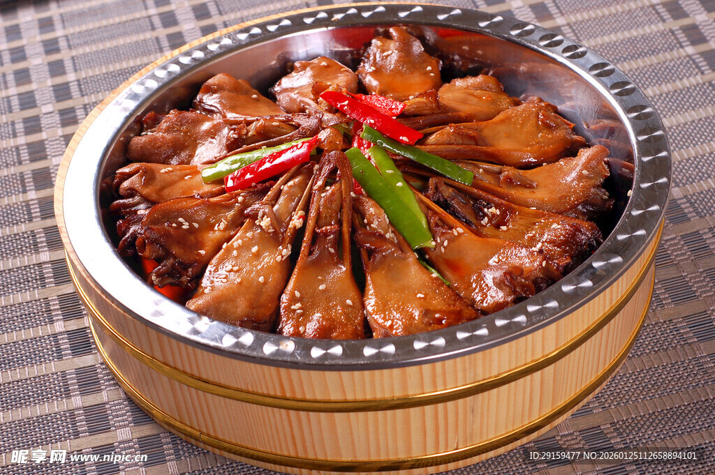 竹制蒸笼里的美味卤味