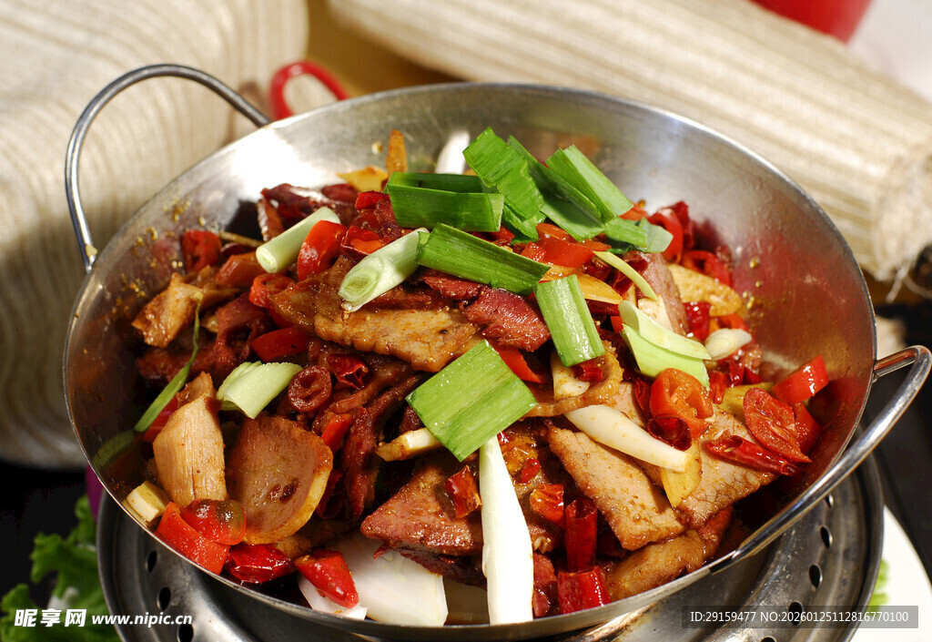 美味干锅食材丰富诱人
