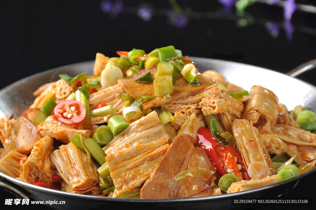 香辣干锅排骨美味诱人