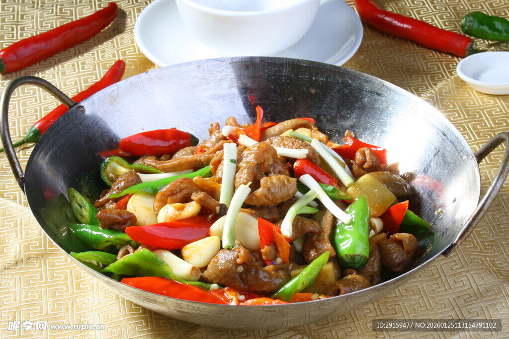 美味干锅牛肉蔬菜组合