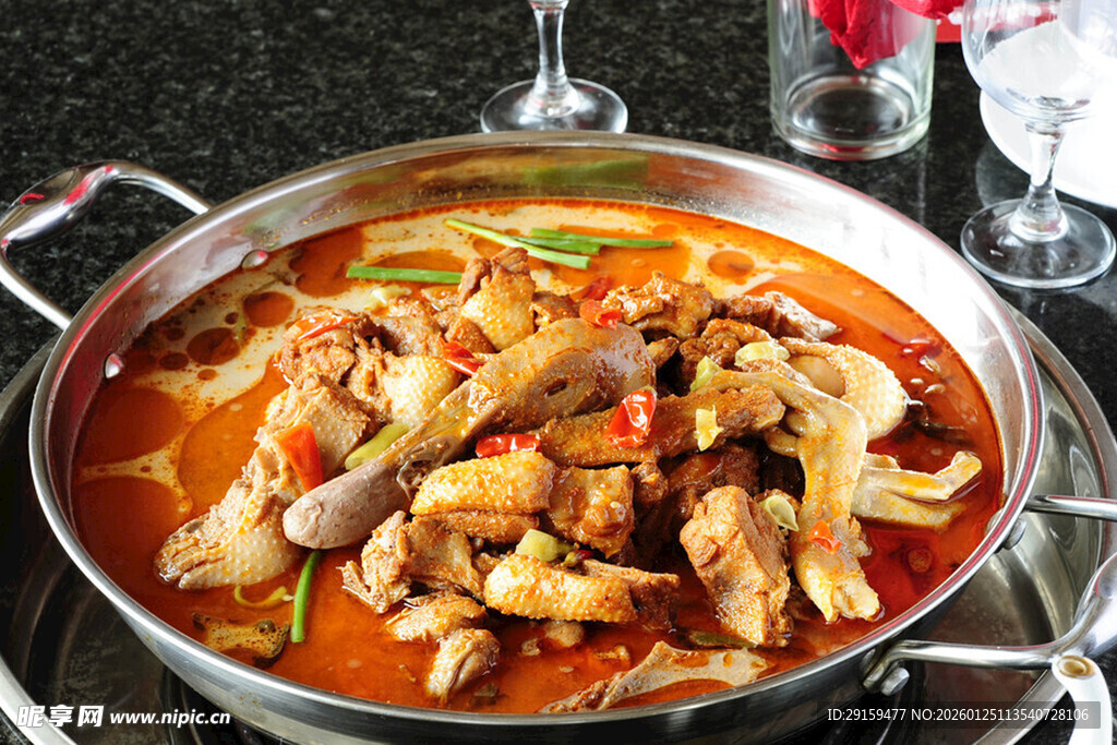 美味热气腾腾的特色火锅