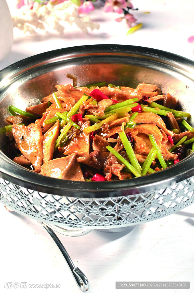 美味干锅食材丰富诱人