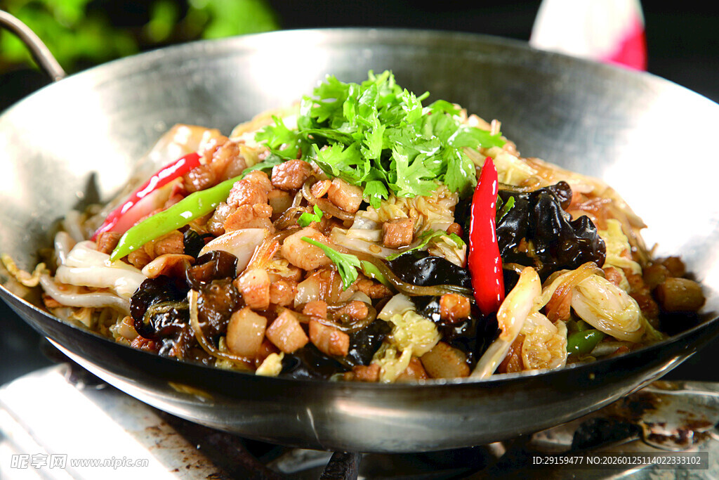 美味干锅食材丰富诱人