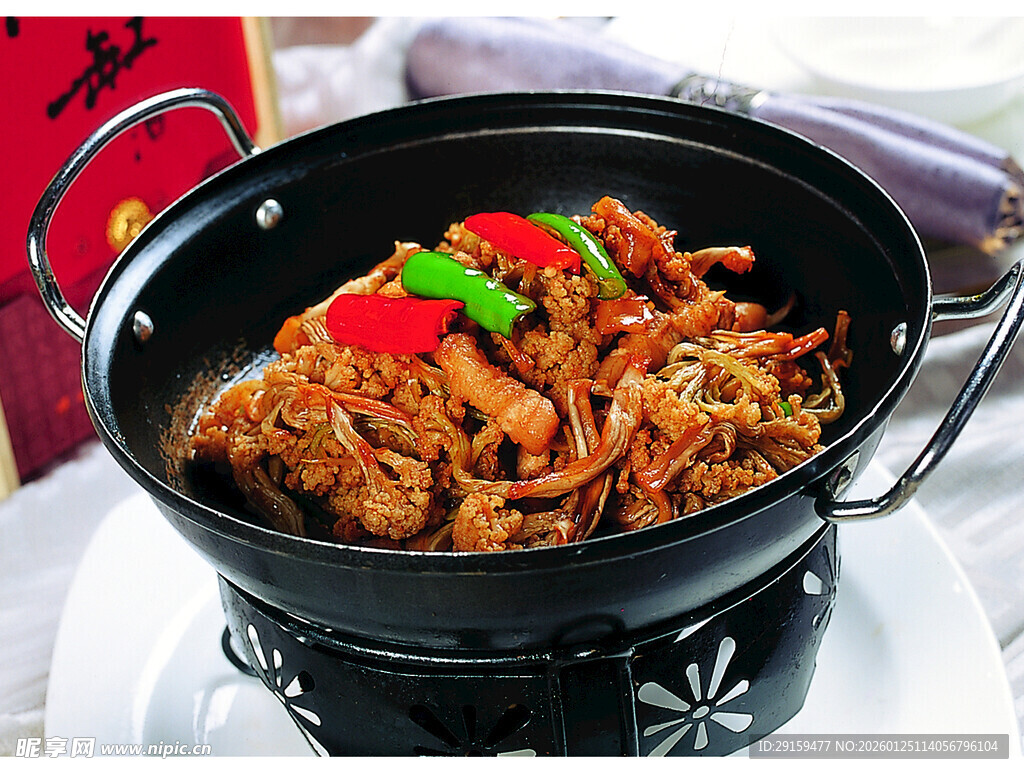 美味干锅鱿鱼须鲜香诱人