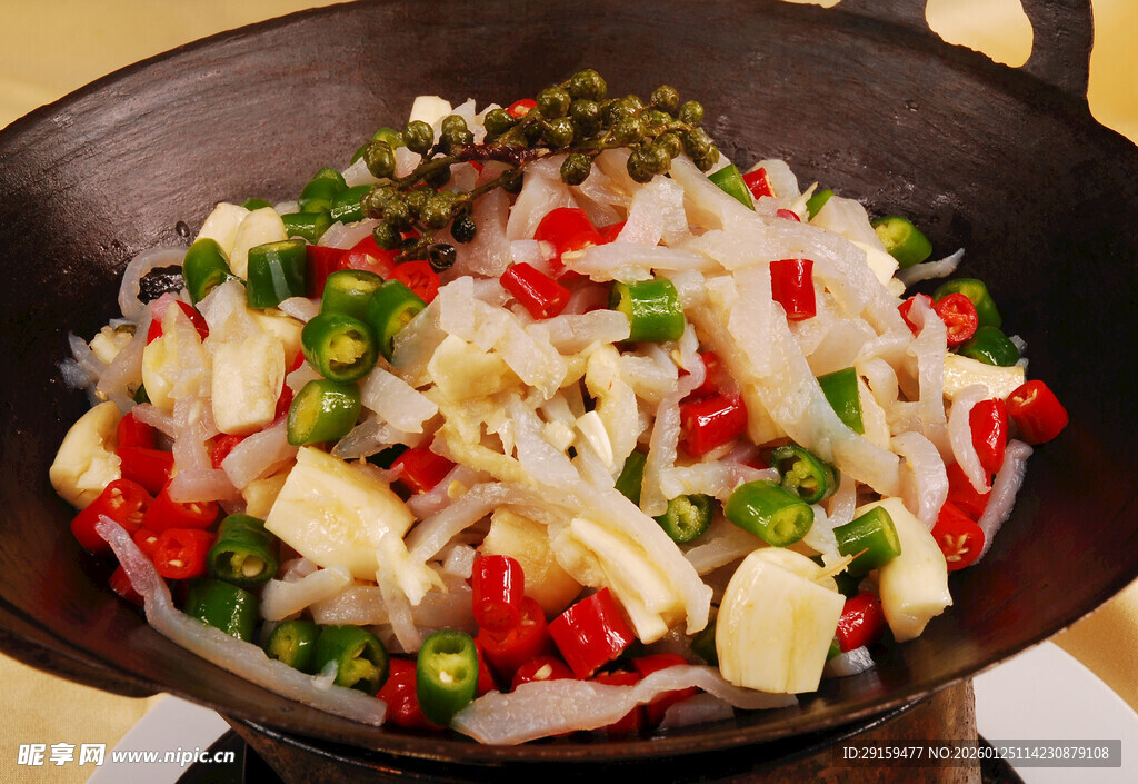 香辣干锅食材丰富诱人