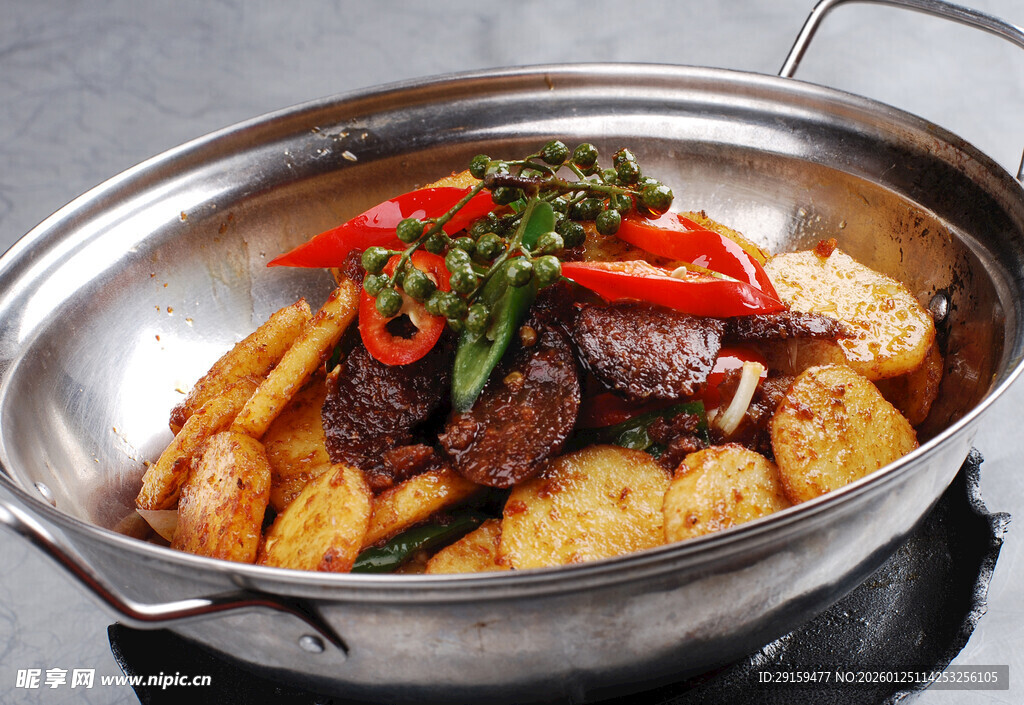 美味干锅牛肉蔬菜组合